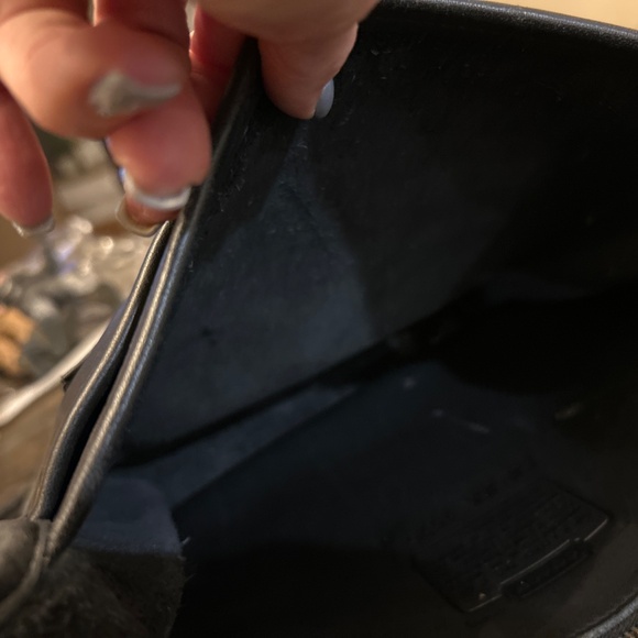 Vintage Coach bag black Front closure Inside zipper and buckle strap - Picture 6 of 7